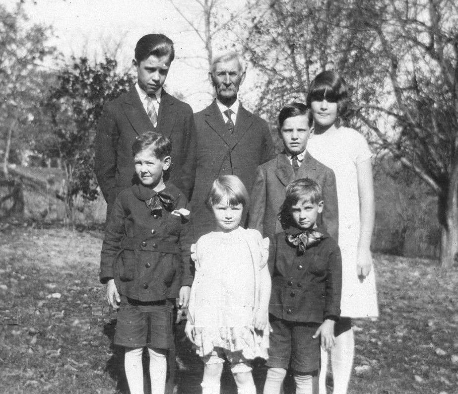 American 1920s family