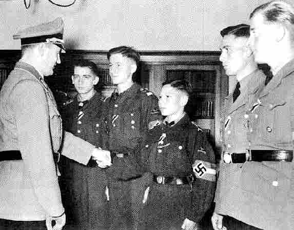 Hitlers leadership style