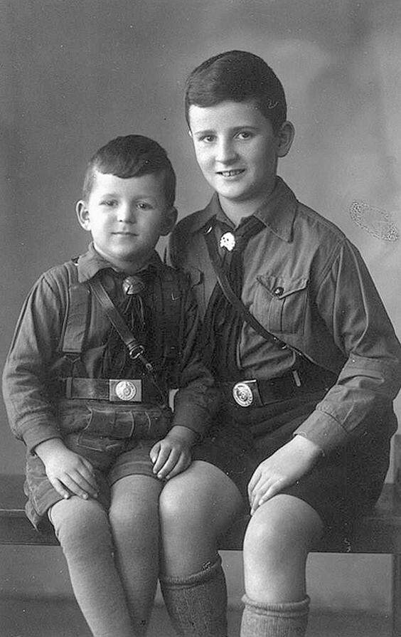 Hitler Youth Hitler Jugend : ardent NAZI family