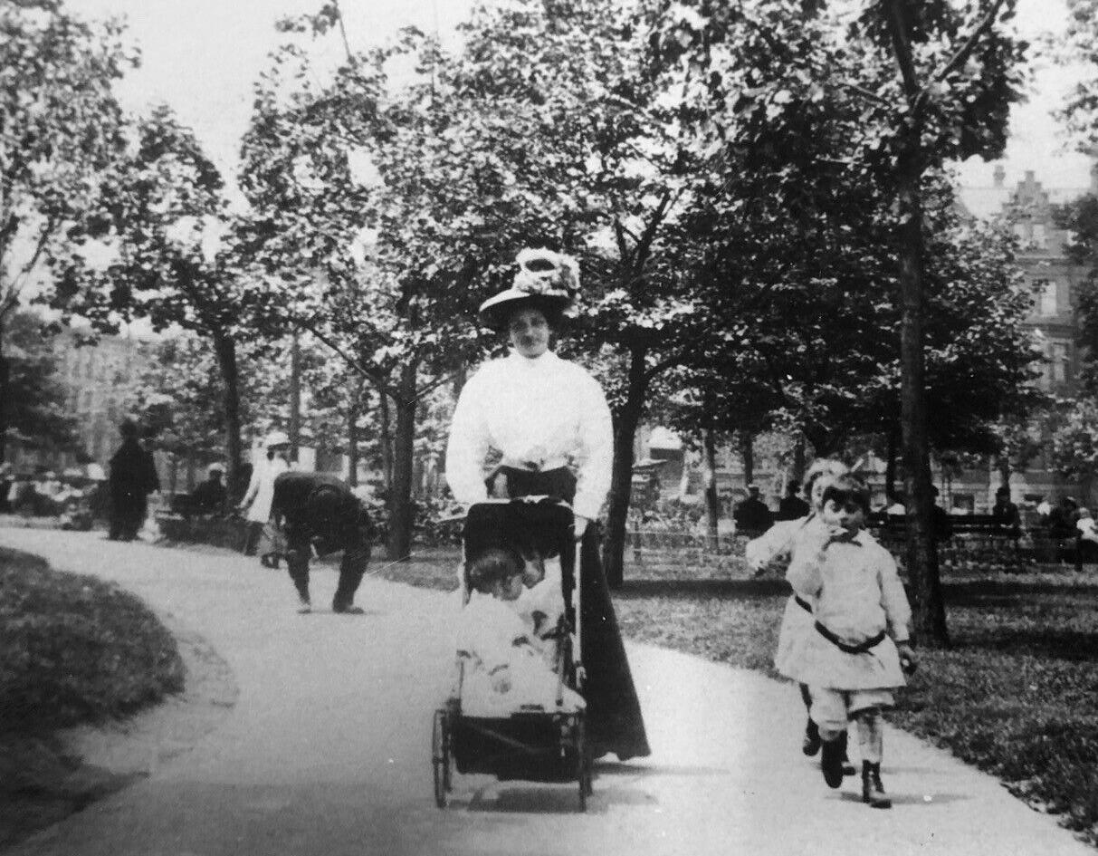 children park outing 1900s