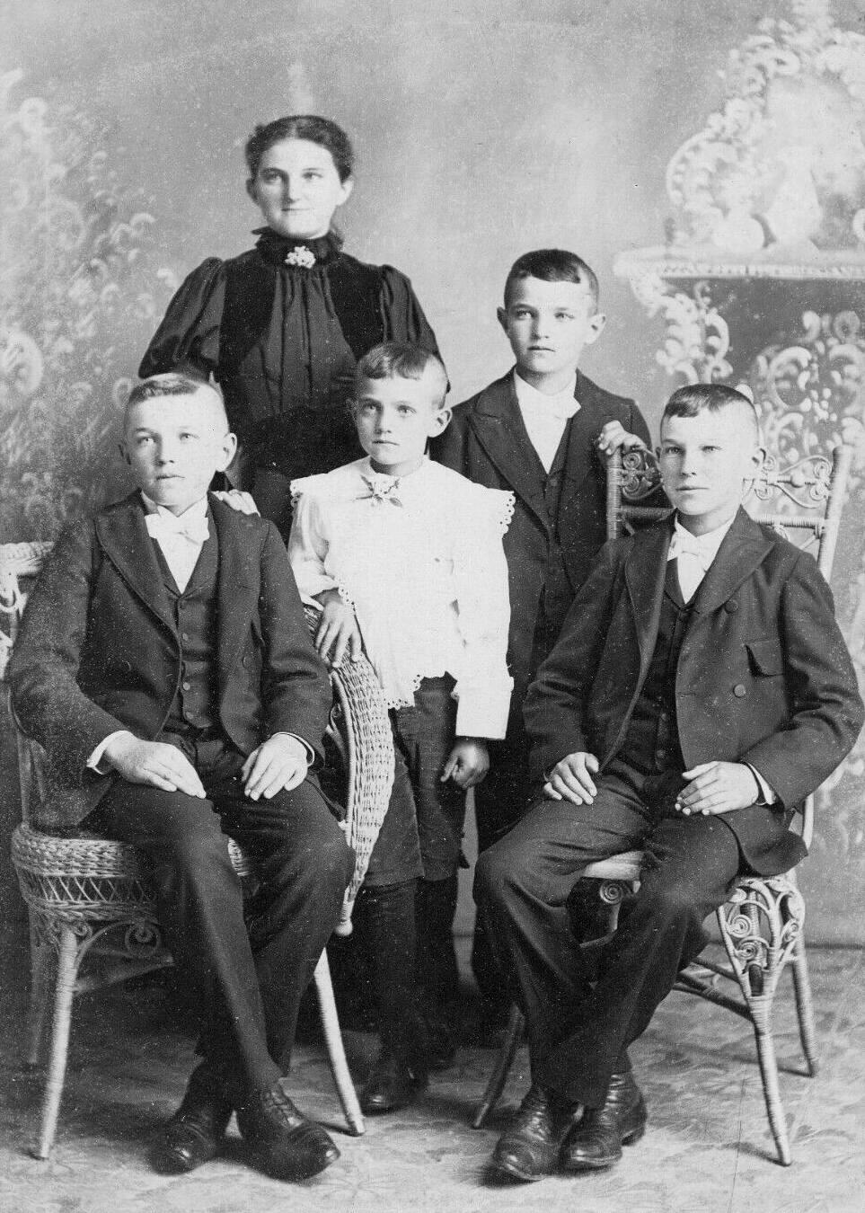 boys long pants suits 1890s