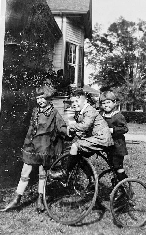 knee socks 1910s