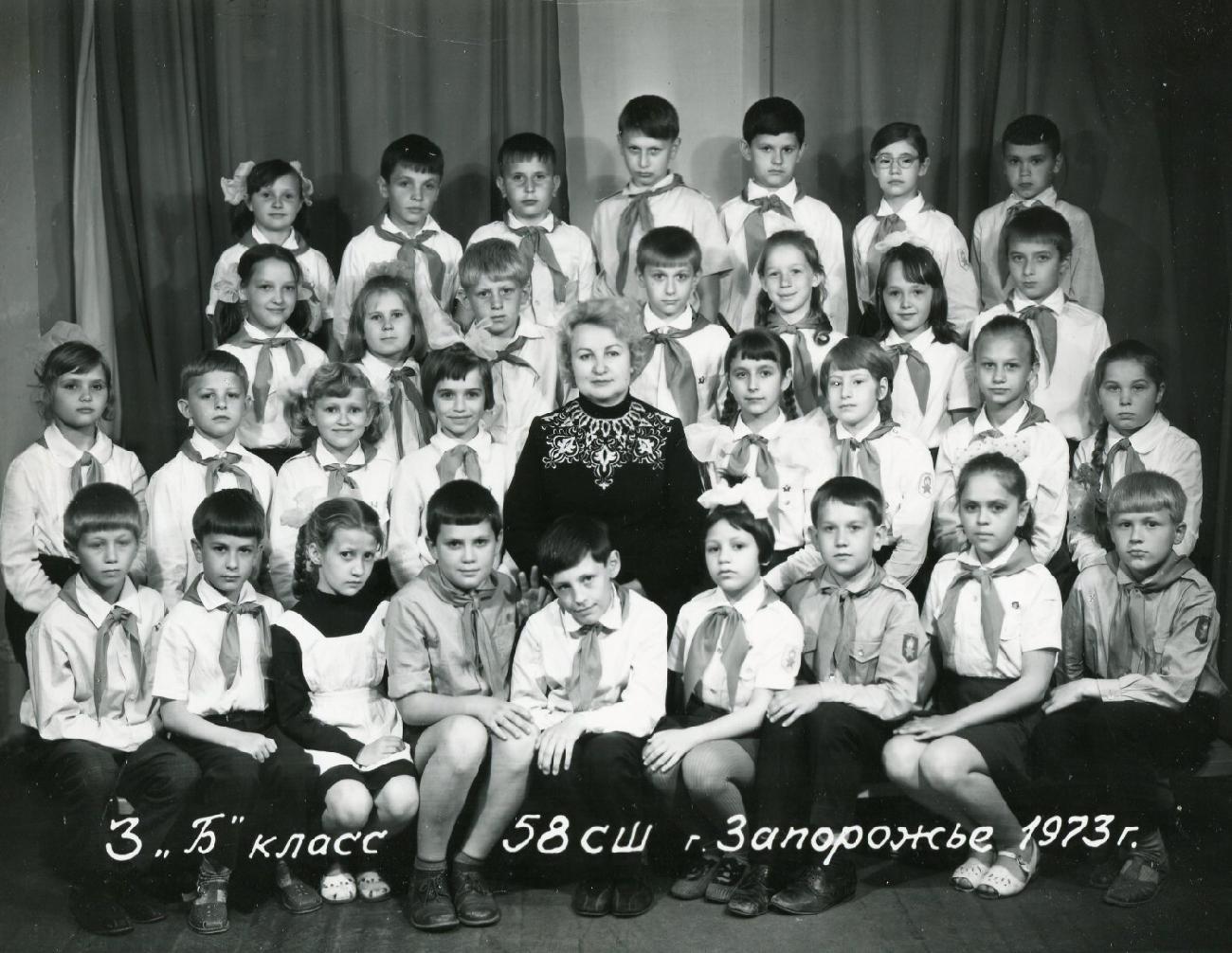 Ukranian school uniforms 
