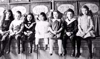 Engklish school garments erly-20th century