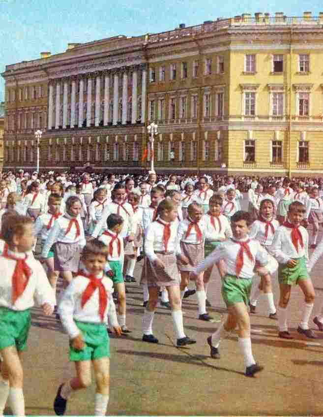 Soviet young pioneer uniforms : activities