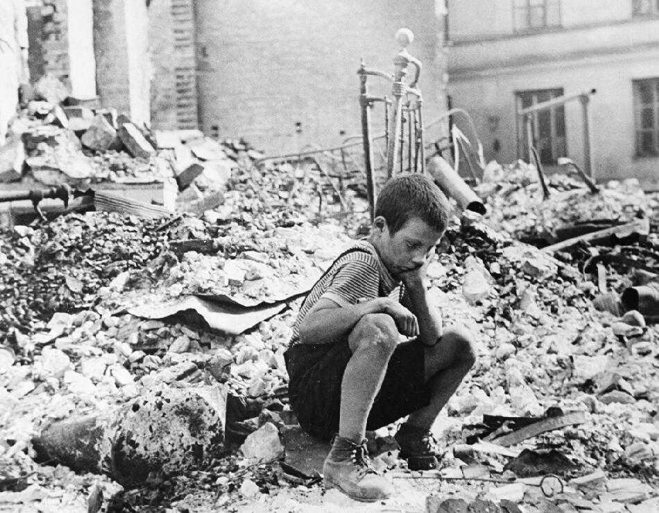 NAZI terror raids Warsaw