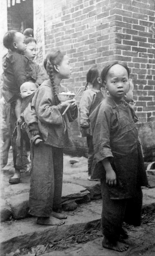 World War II Chinese children food